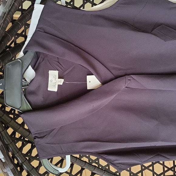 NWT Black sleeveless blouse with front tie - Picture 3 of 8